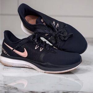 Nike Women's Dark Blue and Light Pink Athletic Shoes